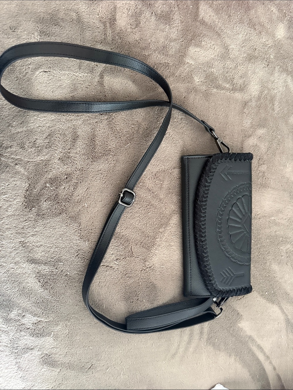 Black Leather Crossbody Wallet - Sleek Whipstitch Design